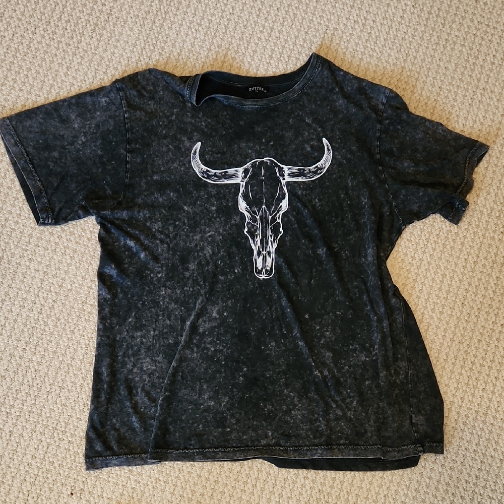Black Skull Graphic Short Sleeve Tee
